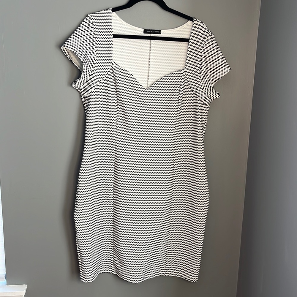 Black and white printed dress